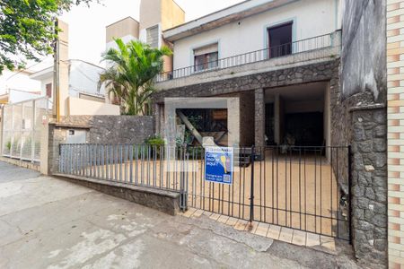 Casa à venda com 200m², 3 quartos e 3 vagas Casa à venda com 200m², 3 quartos e 3 vagasFachada
