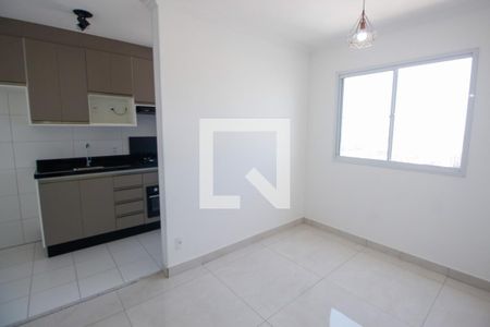 Sala de apartamento para alugar com 2 quartos, 42m² em Parque Arariba, São Paulo