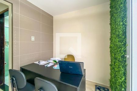 Casa à venda com 198m², 3 quartos e 3 vagasEscritório