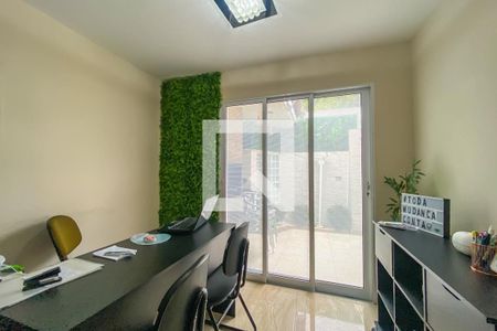 Casa à venda com 198m², 3 quartos e 3 vagasEscritório