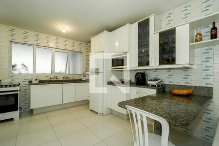 Apartamento para alugar com 182m², 3 quartos e 1 vagaCozinha