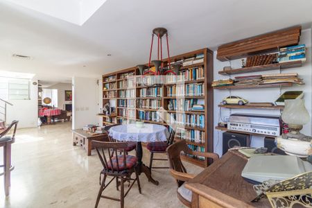 Sala 1 de apartamento para alugar com 2 quartos, 260m² em Cerqueira César, São Paulo