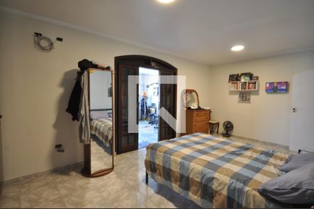 Casa à venda com 240m², 3 quartos e 2 vagasSuíte 1