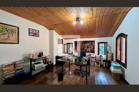 Casa à venda com 592m², 5 quartos e 3 vagas Casa à venda com 592m², 5 quartos e 3 vagasSuite 5