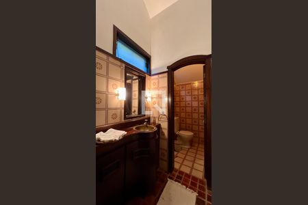 Casa à venda com 592m², 5 quartos e 3 vagas Casa à venda com 592m², 5 quartos e 3 vagasLavabo