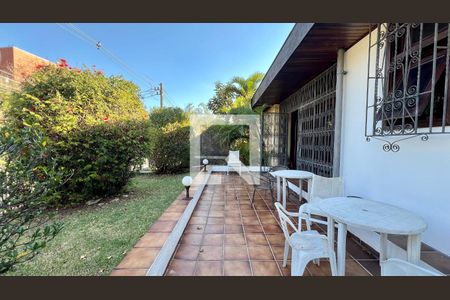 Casa à venda com 592m², 5 quartos e 3 vagas Casa à venda com 592m², 5 quartos e 3 vagasTerraço