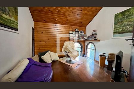 Casa à venda com 592m², 5 quartos e 3 vagas Casa à venda com 592m², 5 quartos e 3 vagasSaleta