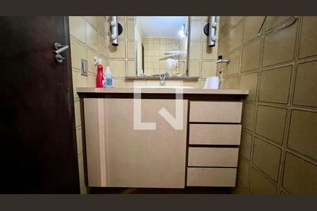 Casa à venda com 592m², 5 quartos e 3 vagas Casa à venda com 592m², 5 quartos e 3 vagasBanheiro da Suíte 2