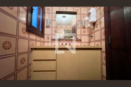 Casa à venda com 592m², 5 quartos e 3 vagas Casa à venda com 592m², 5 quartos e 3 vagasBanheiro da Suíte 3