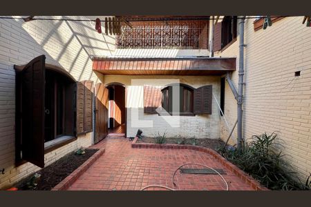 Casa à venda com 592m², 5 quartos e 3 vagas Casa à venda com 592m², 5 quartos e 3 vagasÁrea comum