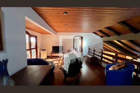 Casa à venda com 592m², 5 quartos e 3 vagas Casa à venda com 592m², 5 quartos e 3 vagasSala de TV