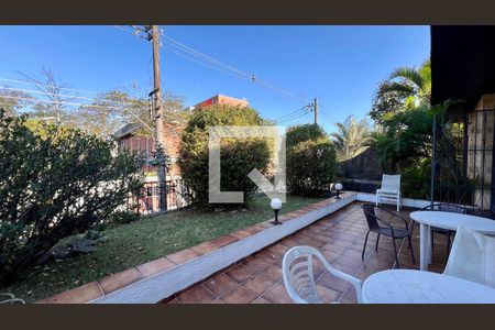 Casa à venda com 592m², 5 quartos e 3 vagas Casa à venda com 592m², 5 quartos e 3 vagasTerraço