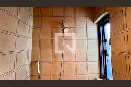 Casa à venda com 592m², 5 quartos e 3 vagas Casa à venda com 592m², 5 quartos e 3 vagasBanheiro da suite 5