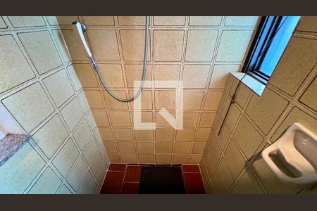 Casa à venda com 592m², 5 quartos e 3 vagas Casa à venda com 592m², 5 quartos e 3 vagasBanheiro da suite 5