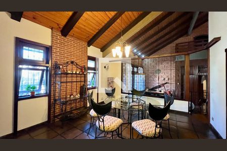 Casa à venda com 592m², 5 quartos e 3 vagas Casa à venda com 592m², 5 quartos e 3 vagasSala de Jantar