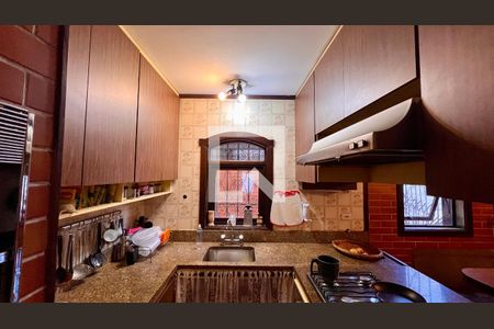 Casa à venda com 592m², 5 quartos e 3 vagas Casa à venda com 592m², 5 quartos e 3 vagasCozinha