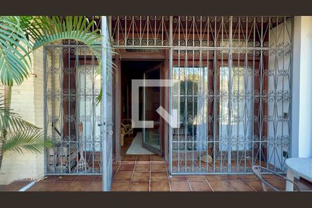 Casa à venda com 592m², 5 quartos e 3 vagas Casa à venda com 592m², 5 quartos e 3 vagasTerraço