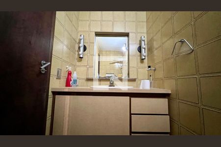 Casa à venda com 592m², 5 quartos e 3 vagas Casa à venda com 592m², 5 quartos e 3 vagasBanheiro da Suíte 2