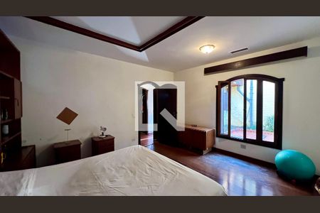 Casa à venda com 592m², 5 quartos e 3 vagas Casa à venda com 592m², 5 quartos e 3 vagasSuite 1