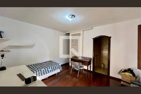 Casa à venda com 592m², 5 quartos e 3 vagas Casa à venda com 592m², 5 quartos e 3 vagasSuíte 2