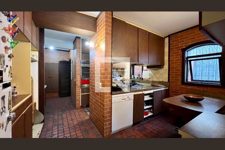 Casa à venda com 592m², 5 quartos e 3 vagas Casa à venda com 592m², 5 quartos e 3 vagasCopa