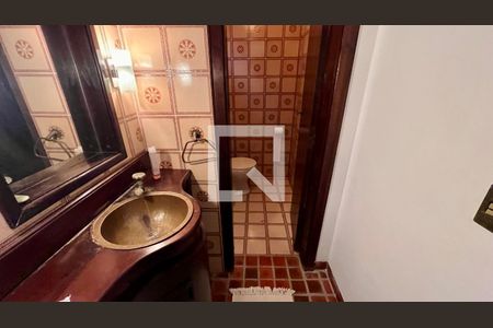 Casa à venda com 592m², 5 quartos e 3 vagas Casa à venda com 592m², 5 quartos e 3 vagasLavabo