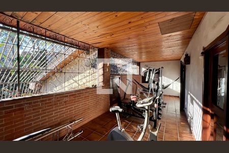 Casa à venda com 592m², 5 quartos e 3 vagas Casa à venda com 592m², 5 quartos e 3 vagasAcademia