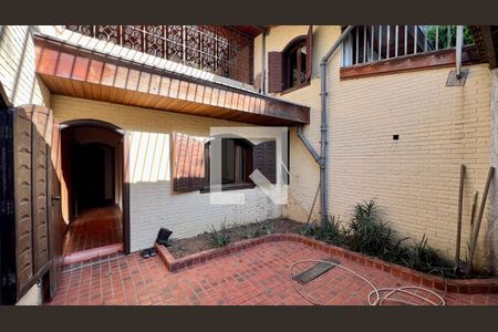 Casa à venda com 592m², 5 quartos e 3 vagas Casa à venda com 592m², 5 quartos e 3 vagasÁrea comum