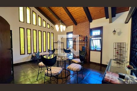 Casa à venda com 592m², 5 quartos e 3 vagas Casa à venda com 592m², 5 quartos e 3 vagasSala de Jantar