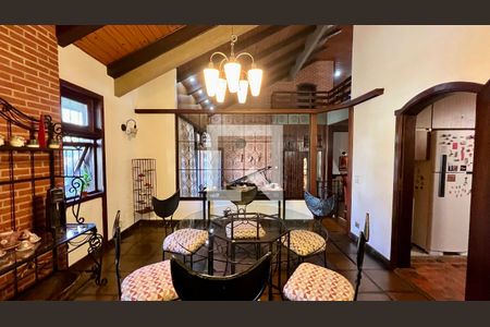 Casa à venda com 592m², 5 quartos e 3 vagas Casa à venda com 592m², 5 quartos e 3 vagasSala de Jantar