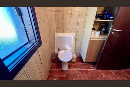 Casa à venda com 592m², 5 quartos e 3 vagas Casa à venda com 592m², 5 quartos e 3 vagasBanheiro da Suíte 4