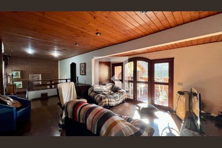 Casa à venda com 592m², 5 quartos e 3 vagas Casa à venda com 592m², 5 quartos e 3 vagasSala de TV