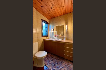 Casa à venda com 592m², 5 quartos e 3 vagas Casa à venda com 592m², 5 quartos e 3 vagasBanheiro da suite 5