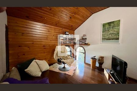 Casa à venda com 592m², 5 quartos e 3 vagas Casa à venda com 592m², 5 quartos e 3 vagasSaleta