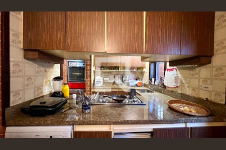 Casa à venda com 592m², 5 quartos e 3 vagas Casa à venda com 592m², 5 quartos e 3 vagasCozinha