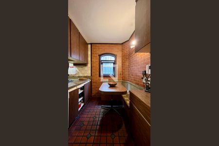 Casa à venda com 592m², 5 quartos e 3 vagas Casa à venda com 592m², 5 quartos e 3 vagasCopa