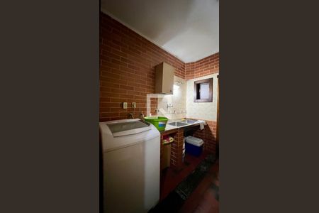 Casa à venda com 592m², 5 quartos e 3 vagas Casa à venda com 592m², 5 quartos e 3 vagasÁrea de Serviço