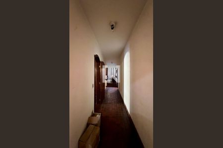 Casa à venda com 592m², 5 quartos e 3 vagas Casa à venda com 592m², 5 quartos e 3 vagasCorredor