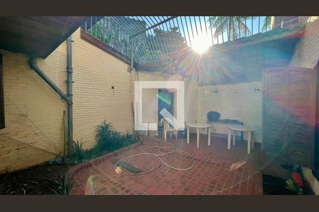 Casa à venda com 592m², 5 quartos e 3 vagas Casa à venda com 592m², 5 quartos e 3 vagasÁrea comum