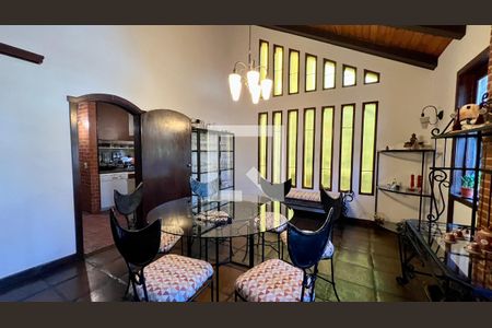 Casa à venda com 592m², 5 quartos e 3 vagas Casa à venda com 592m², 5 quartos e 3 vagasSala de Jantar