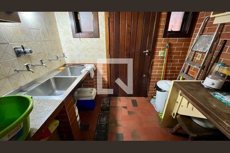 Casa à venda com 592m², 5 quartos e 3 vagas Casa à venda com 592m², 5 quartos e 3 vagasÁrea de Serviço