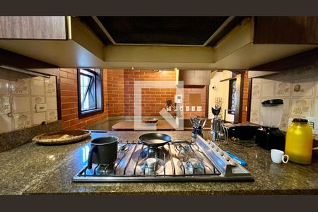 Casa à venda com 592m², 5 quartos e 3 vagas Casa à venda com 592m², 5 quartos e 3 vagasCozinha