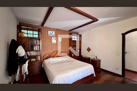 Casa à venda com 592m², 5 quartos e 3 vagas Casa à venda com 592m², 5 quartos e 3 vagasSuite 1