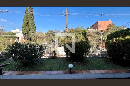 Casa à venda com 592m², 5 quartos e 3 vagas Casa à venda com 592m², 5 quartos e 3 vagasTerraço