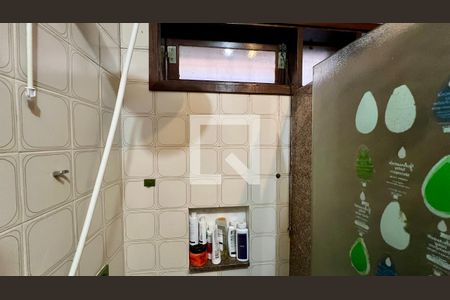 Casa à venda com 592m², 5 quartos e 3 vagas Casa à venda com 592m², 5 quartos e 3 vagasBanheiro da Suíte 1