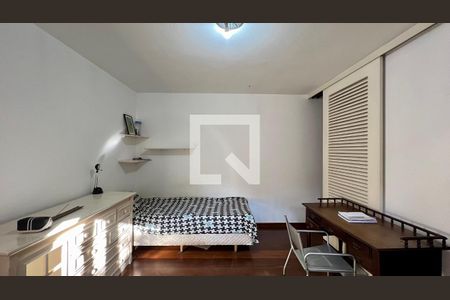 Casa à venda com 592m², 5 quartos e 3 vagas Casa à venda com 592m², 5 quartos e 3 vagasSuíte 2