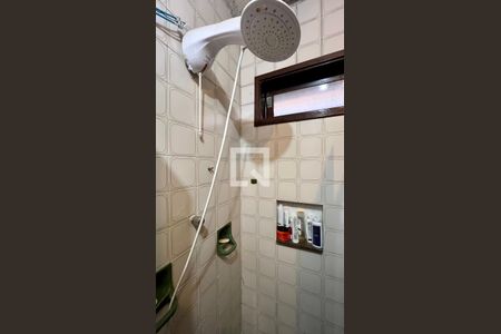 Casa à venda com 592m², 5 quartos e 3 vagas Casa à venda com 592m², 5 quartos e 3 vagasBanheiro da Suíte 1