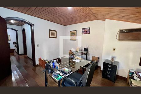 Casa à venda com 592m², 5 quartos e 3 vagas Casa à venda com 592m², 5 quartos e 3 vagasSuite 5