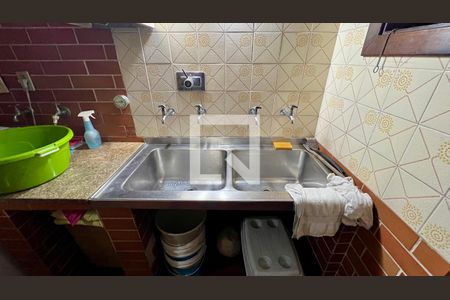 Casa à venda com 592m², 5 quartos e 3 vagas Casa à venda com 592m², 5 quartos e 3 vagasÁrea de Serviço