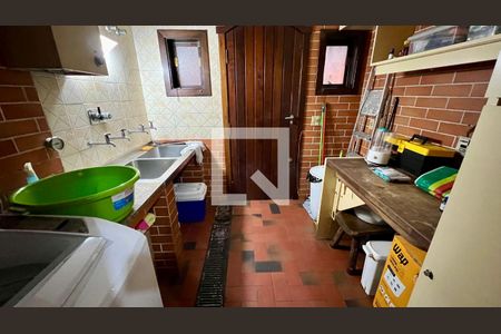 Casa à venda com 592m², 5 quartos e 3 vagas Casa à venda com 592m², 5 quartos e 3 vagasÁrea de Serviço